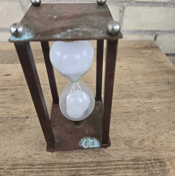 Vintage Hour Glass - Picture 4 of 9